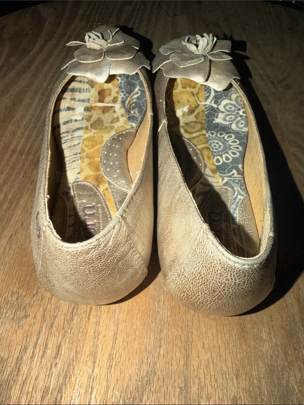 Born Leather Ballet Flats Gold Flower women’s size 6 - Picture 4 of 6